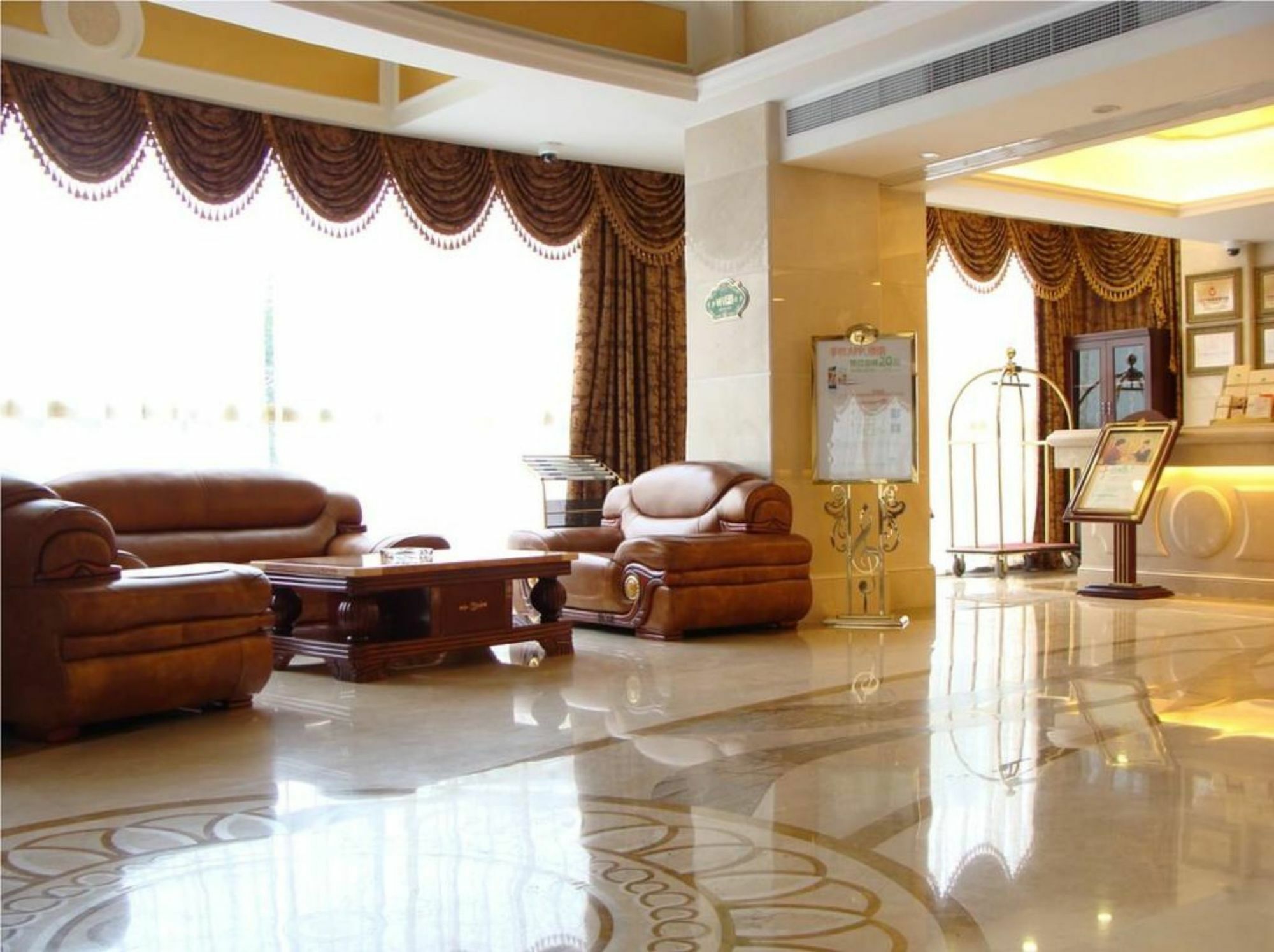 Vienna Hotel Xi'An Railway Station מראה חיצוני תמונה